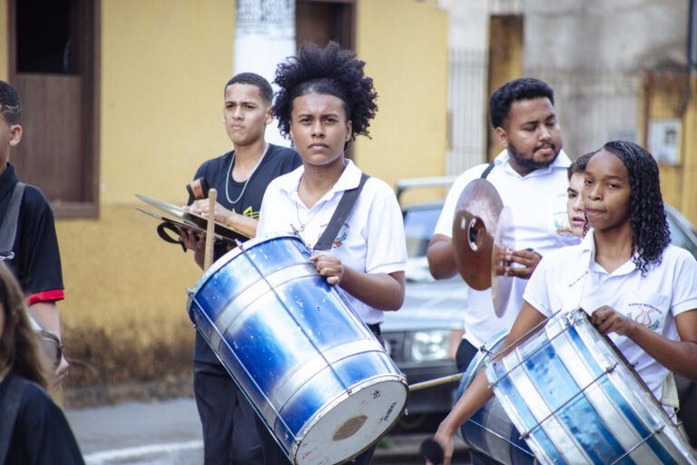Banda de música de estudantes durante o Encontro de Bandas de Música de Antônio Dias.