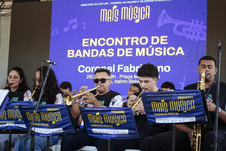 Encontro de bandas de música de Coronel Fabriciano, promovido pela Prefeitura, reunindo jovens músic.
