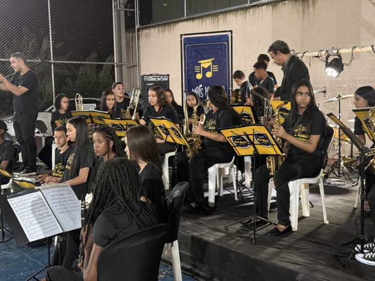 Banda de música tocando durante o Encontro de Bandas de Música do Naque, evento cultural promovido p.