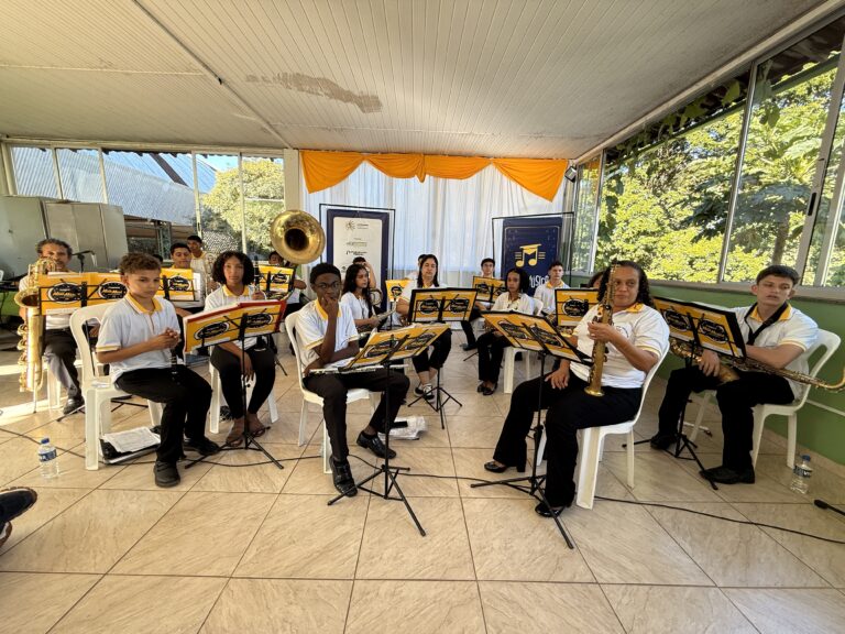 Banda de música de Catas Altas durante o encontro cultural.