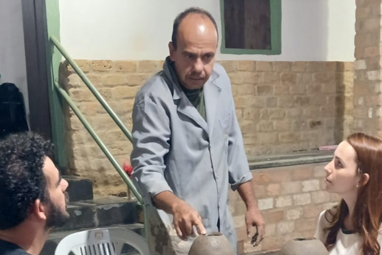 Arte em cerâmica feita à mão para decoração e presentes exclusivos.