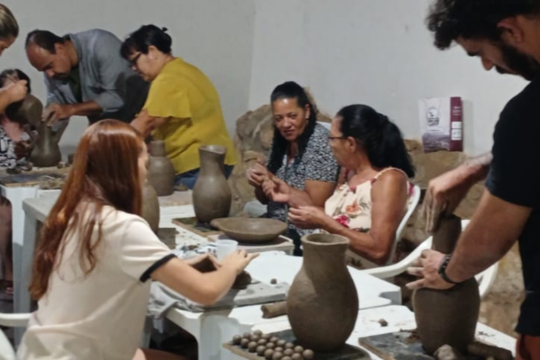 Curso de artesanato em cerâmica com técnicas tradicionais e modernas. Aprenda a criar peças únicas e.