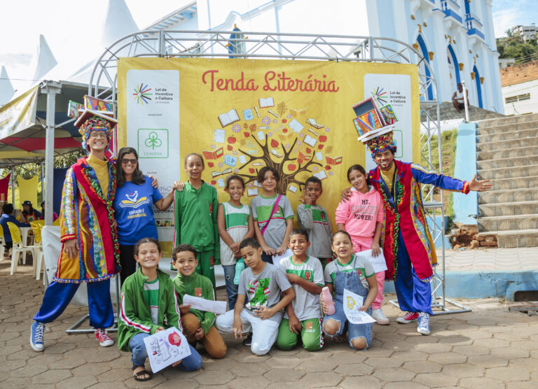 Atividades culturais com crianças na Tenda Literária do Rio Vermelho.