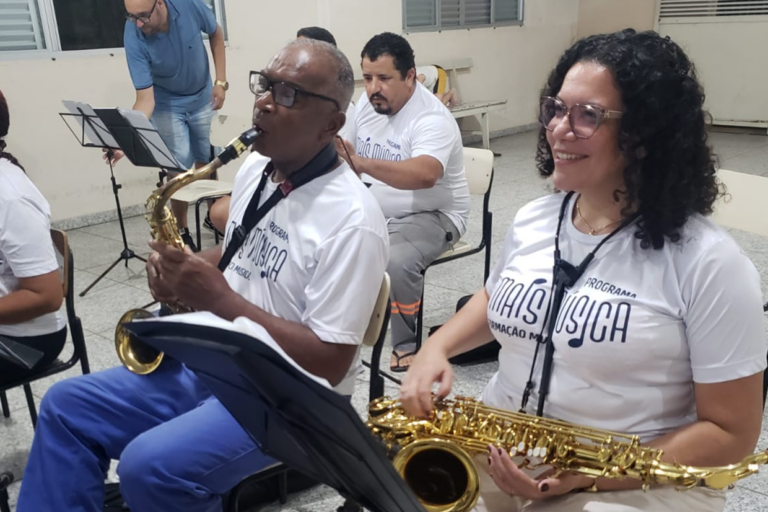 Aprimore seu evento com música ao vivo de alta qualidade na Criativo Produções.
