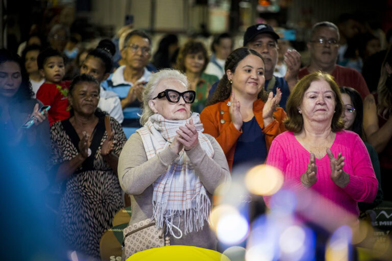 Público assistindo ao show de música tradicional mineira.