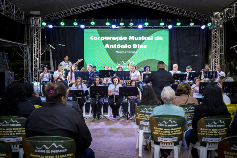 Orquestra de música ao vivo no evento Som de Minas.